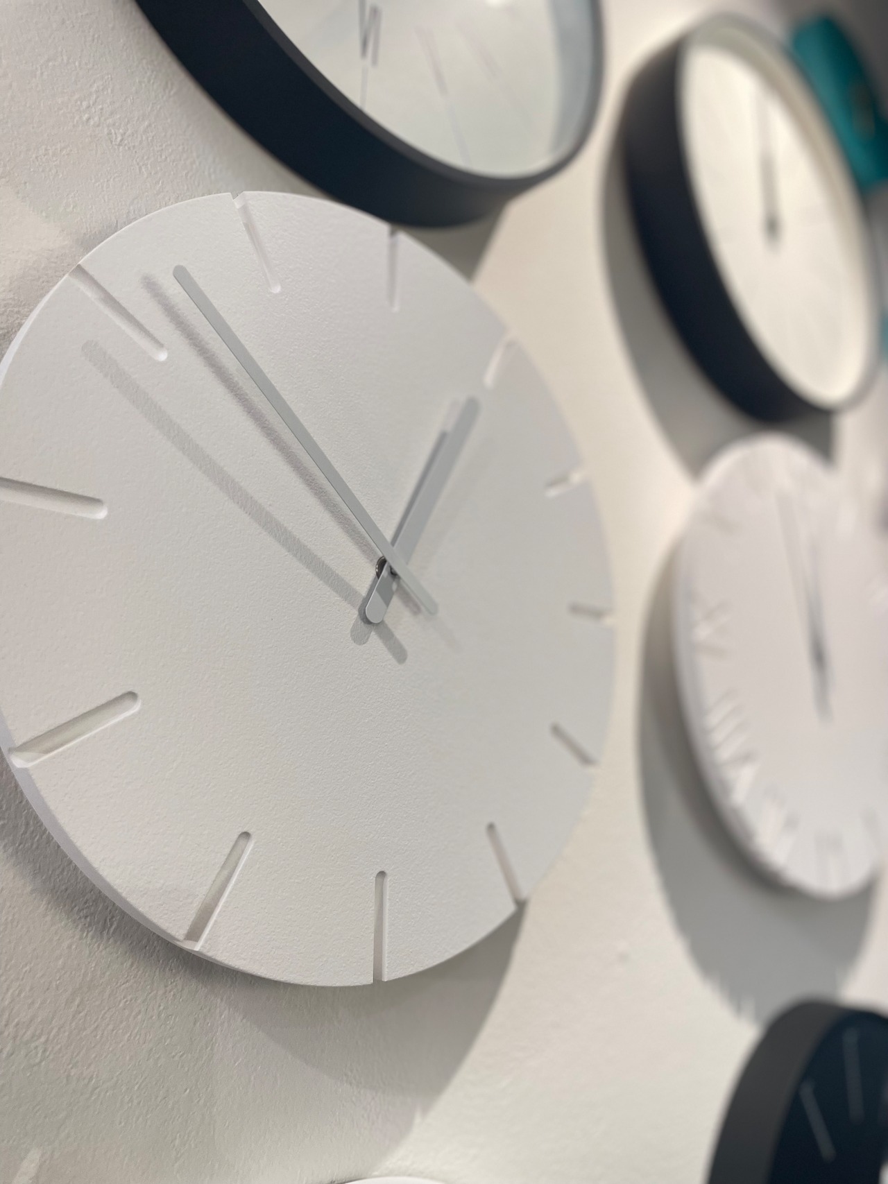 【レムノス】CARVED B Roman 掛け時計