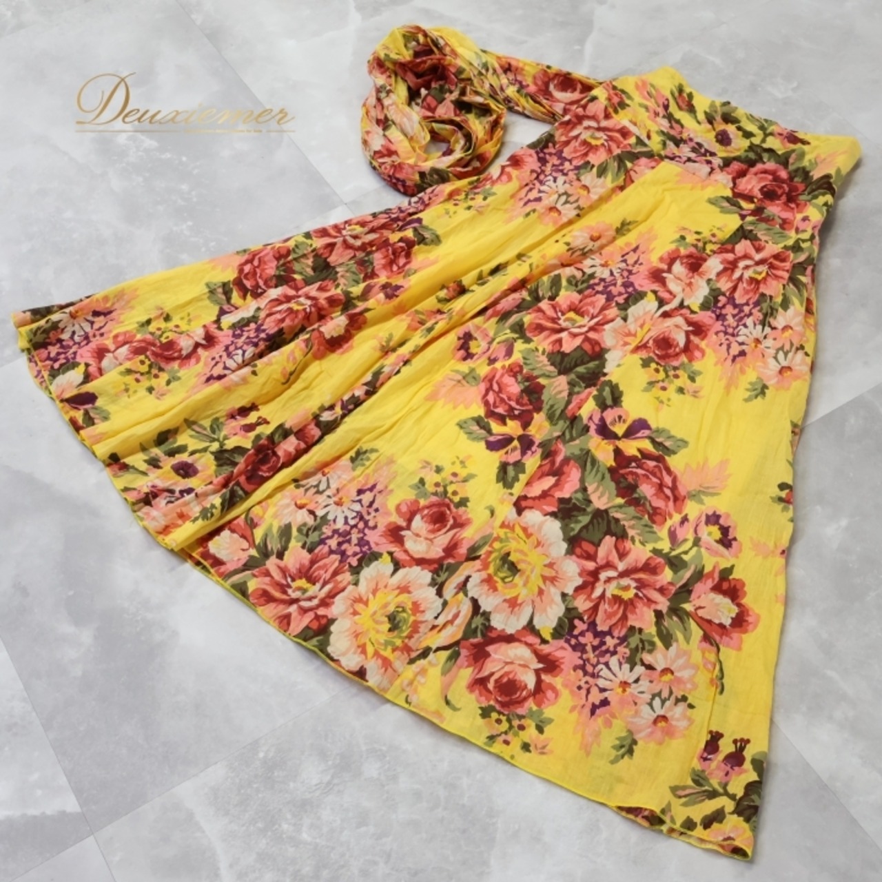 フラダンス 衣装 スカート イエロー系 花柄 バラ フラワープリント リボン かわいい 鮮やか 華やか 軽やか 透け感 レッスン 練習 ピンク系 レッド系 グリーン系 パープル系 ホワイト系 黄 赤 緑 紫 白 フラ ダンス フェミニン おしゃれ エレガント ダンスレッスン