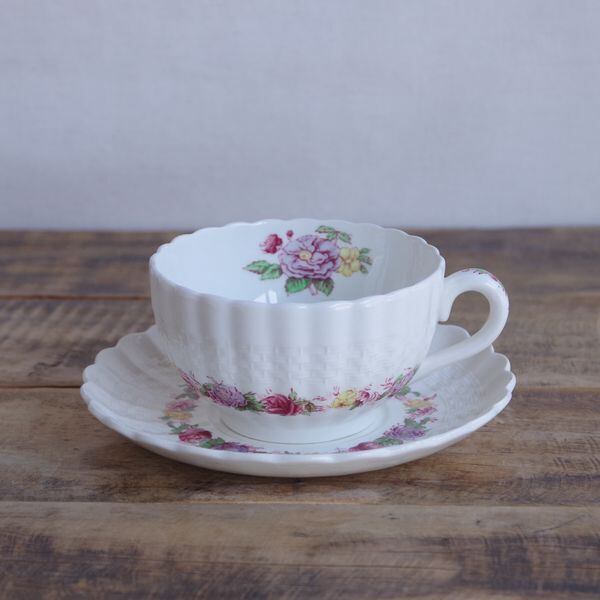 サイズ交換対象外 カップ\u0026ソーサー 立体花柄 イタリア製 ロイヤル