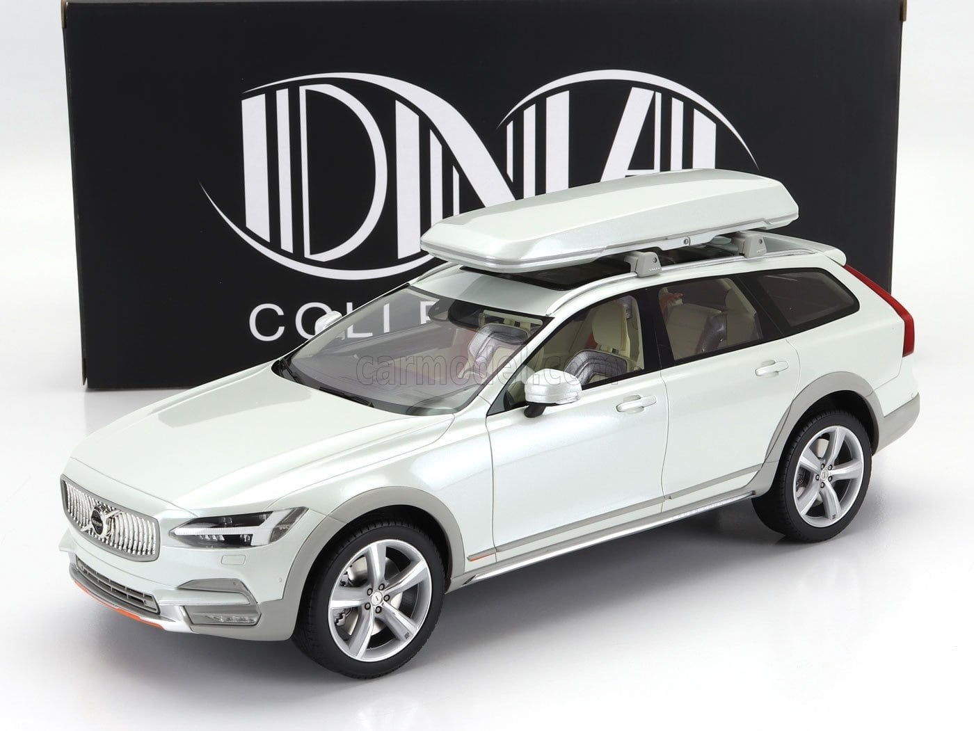 ミニカー 1/18 ボルボ V90 DNA COLLECTIBLES 1/18 VOLVO V90 CROSS