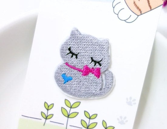 シールにもなる猫の刺繍ワッペン◆ねこだるま　グレー