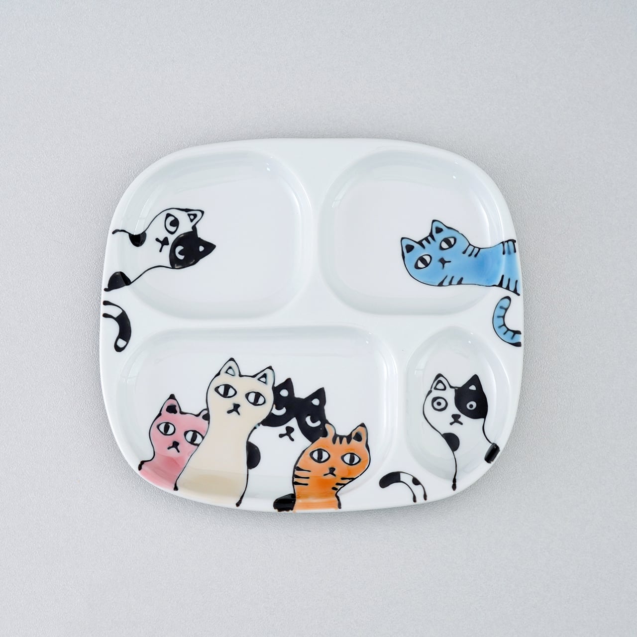 ネコ会議プレート (仕切り皿) | plato 田中陶器店 │ 有田焼・伊万里焼