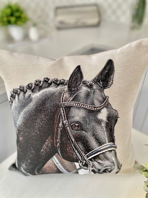 タペストリークッションカバー  ウクライナ製　ホース　馬