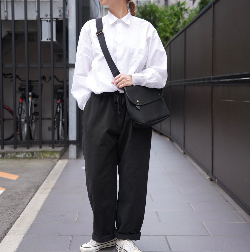 Brady(ブレディ)AVON BLACK | Debby