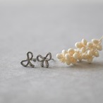 リボン ピアス サージカルステンレス SUS304