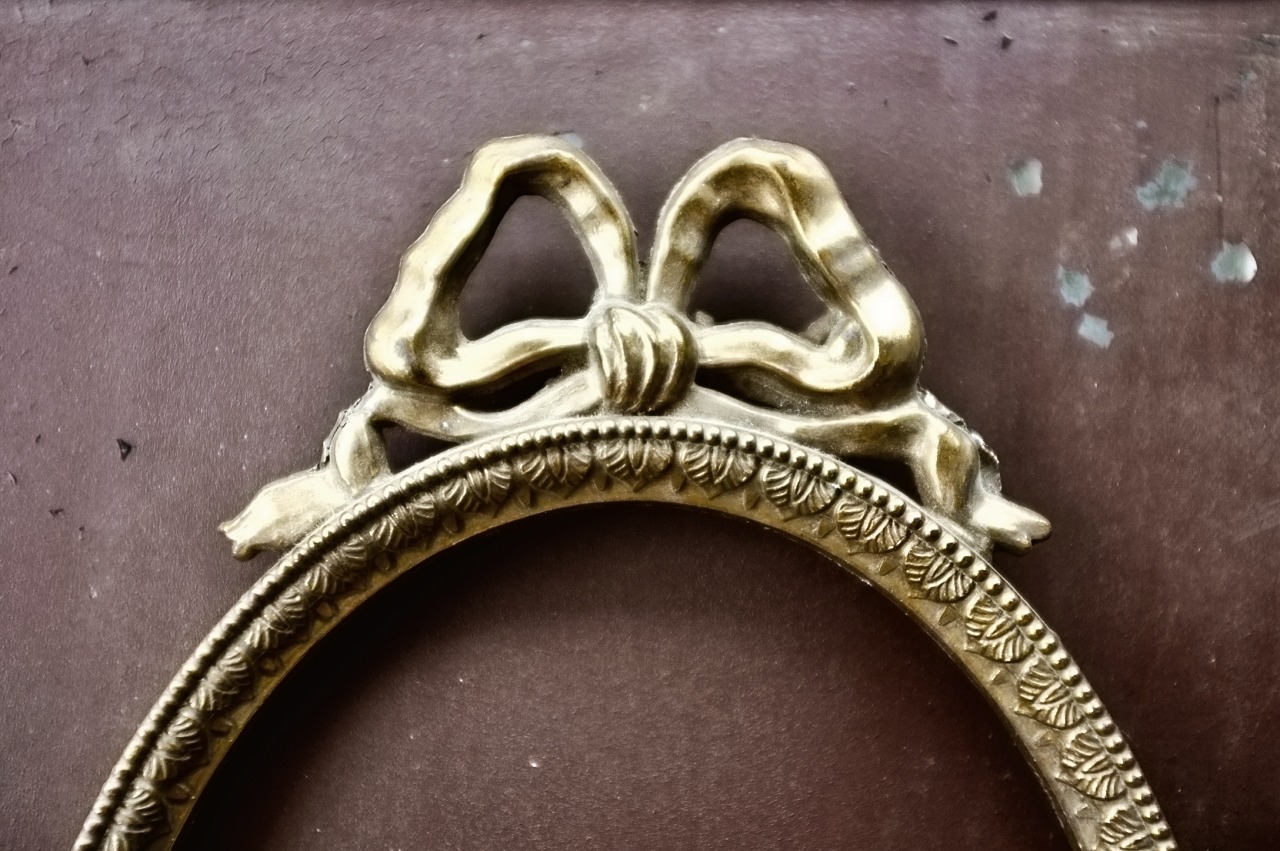 フランス 29c 金のリボンと金の葉とオーバルの額縁 ルイ１６世様式 アンティーク