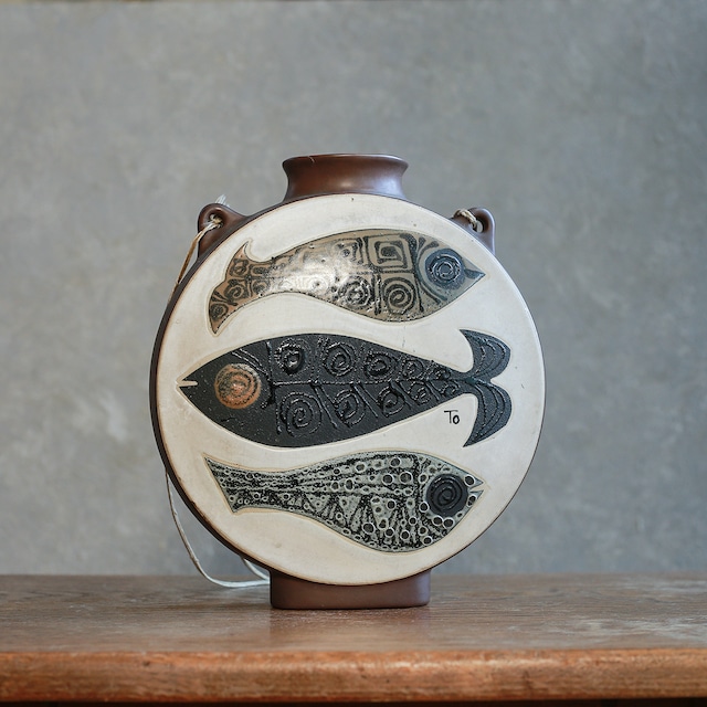 模様が美しい、魚のフラワーベース