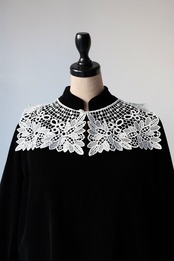 Guipure lace bib collar