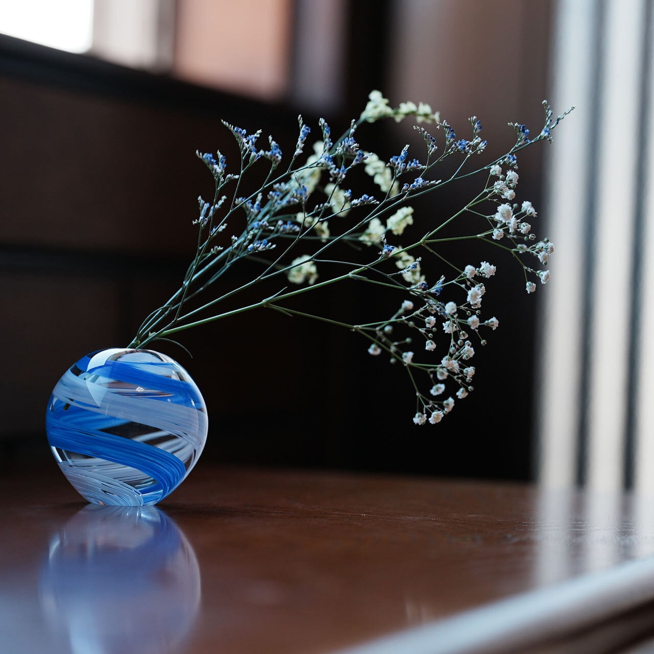 ガラスのフラワーベース・花器》彩手毬 一輪挿し（海風）｜津軽