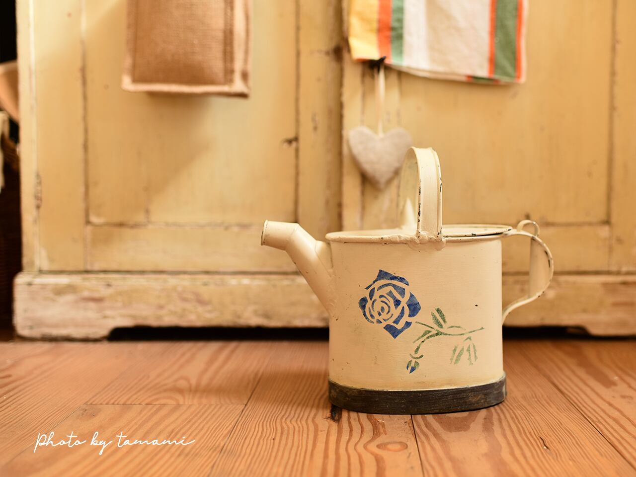 白地にお花柄がかわいい白のジョーロ フレンチアンティーク