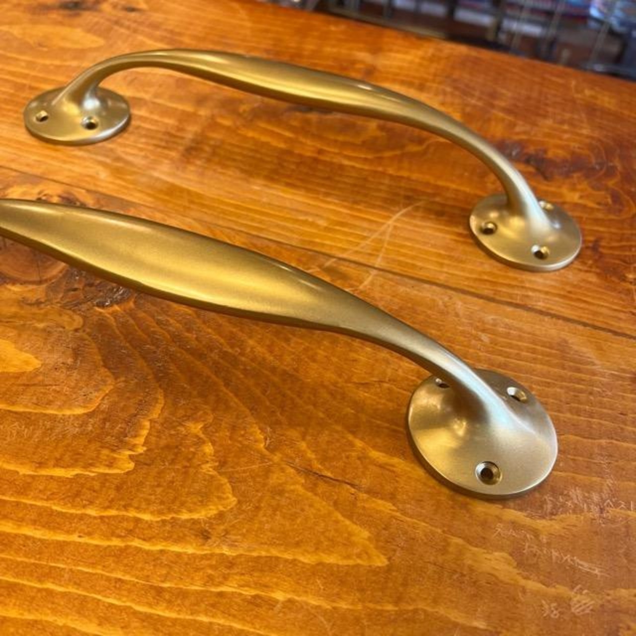 Antique gold iron door handle, perfect for interior decoration, entryway, or living room.　
