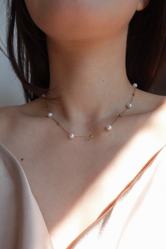 mini muse pearl necklace