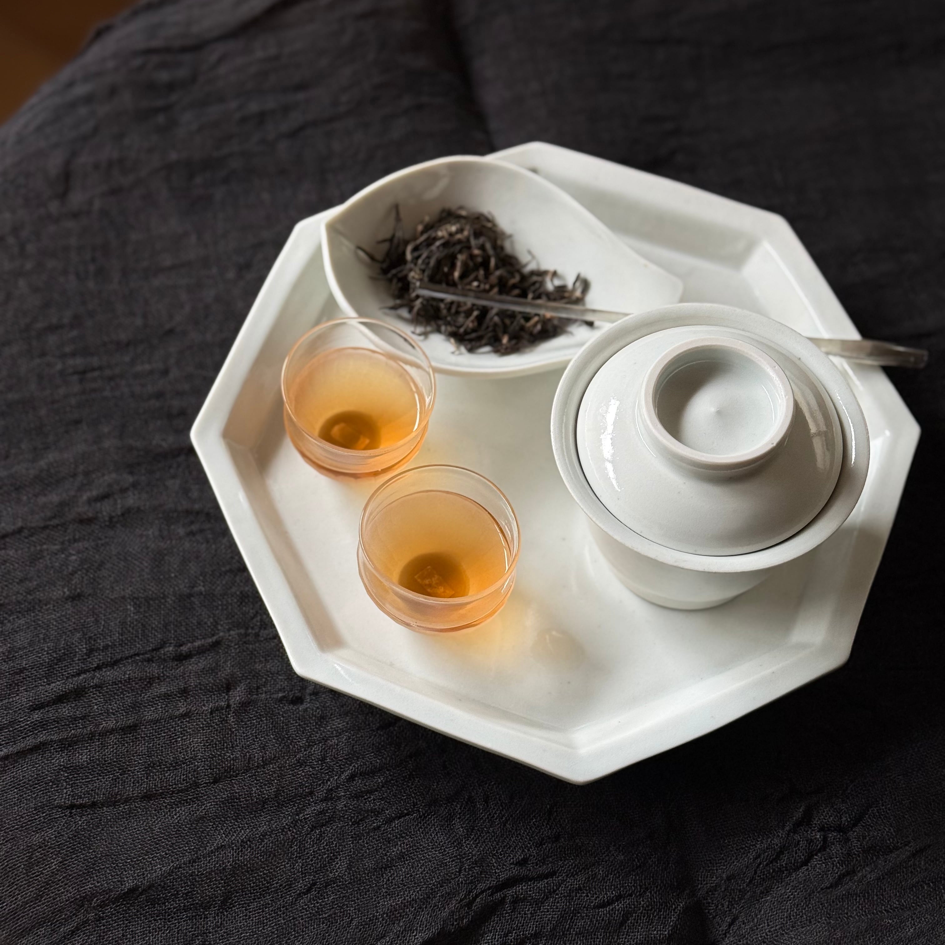 竹下努 青白磁八角皿 (8寸) | gallery 一白