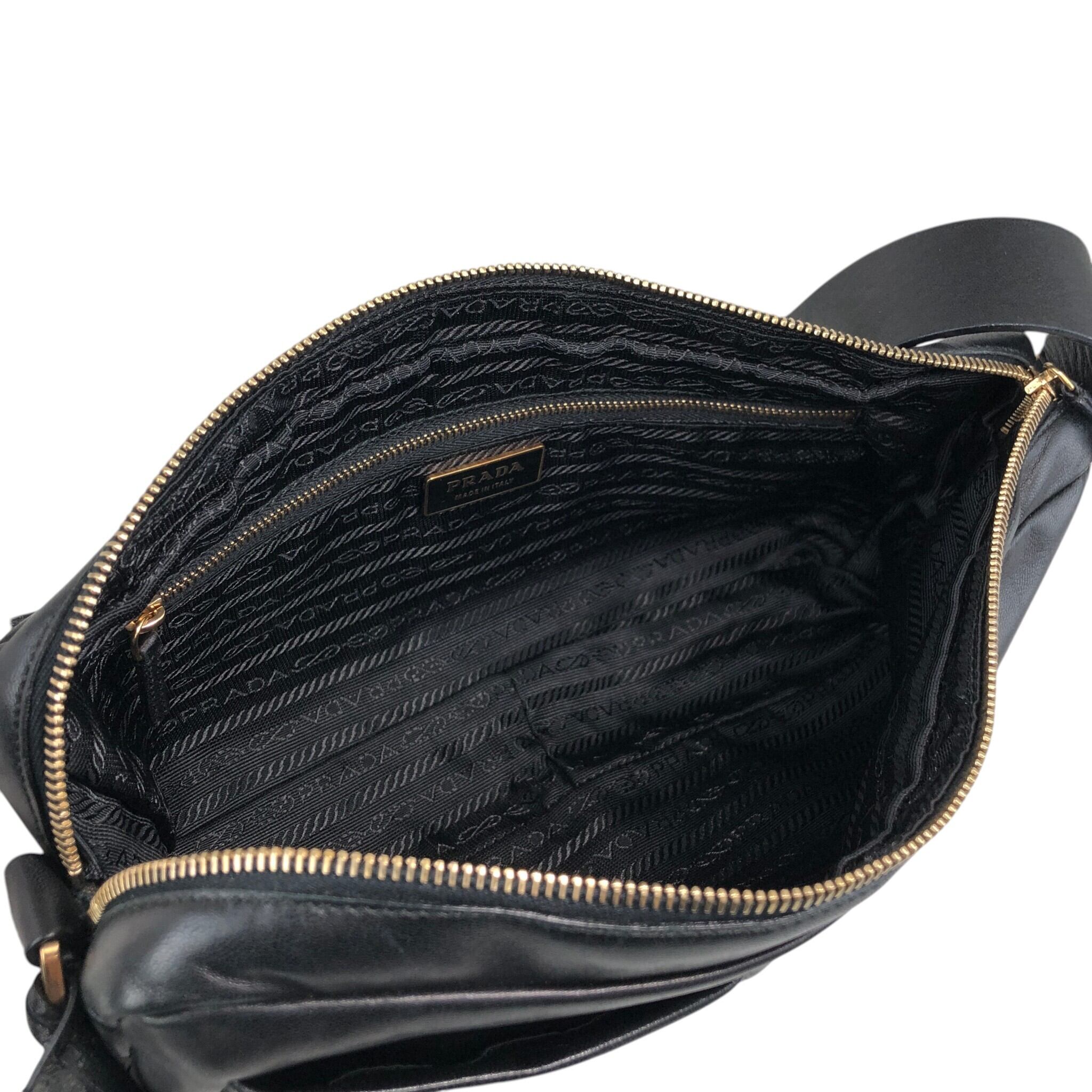 PRADA プラダ ショルダーバッグ ブラック パドロック ナッパレザー
