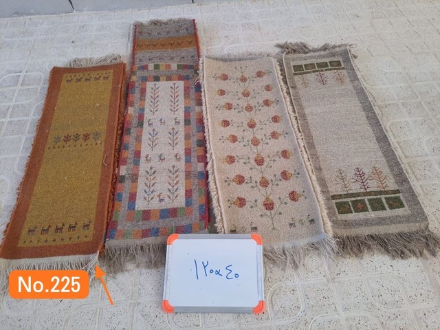 絨毯クエスト79【No.225】（画像左）織りたてギャッベ　※現在、こちらの商品はイランに置いてあります。ご希望の方は先ずは在庫のご確認をお願いします。