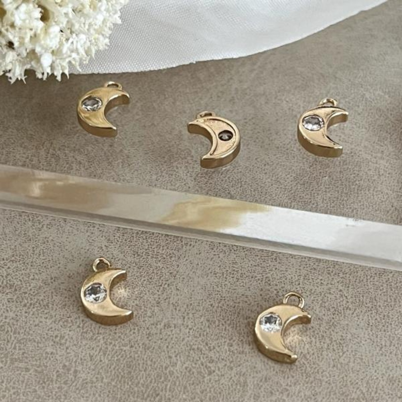 キュービックジルコニアムーンゴールドミニチャーム/パーツ/三日月/真鍮