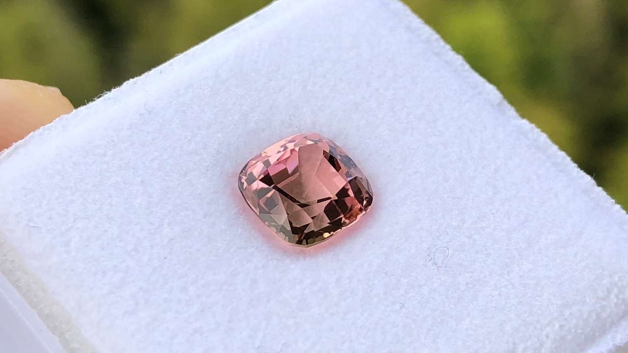 バイカラートルマリン 7.8x7.8x6.1mm, 2.51ct