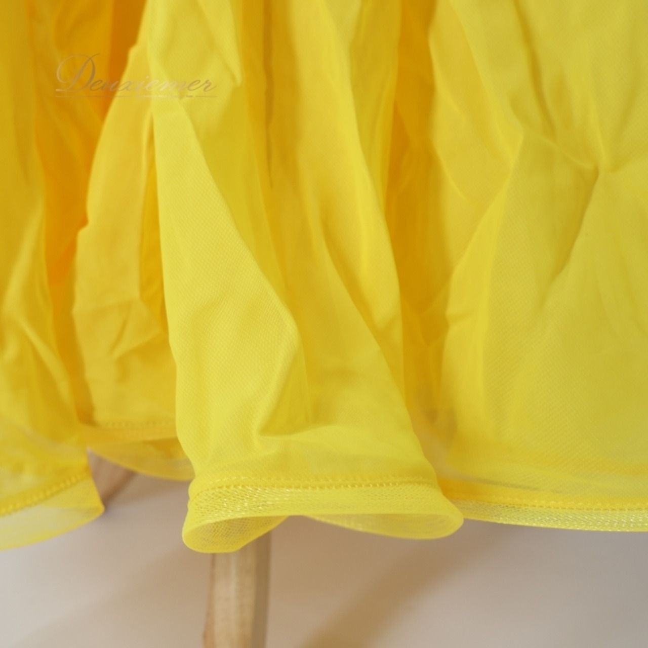 ベリーダンス オリエンタル 衣装 上下セット イエロー系 トップス スカート インナーパンツ 黄 ラインストーン 花 キラキラ 豪華 装飾 鮮やか 明るい ダンス衣装 イベント ステージ 華やか シルバー系