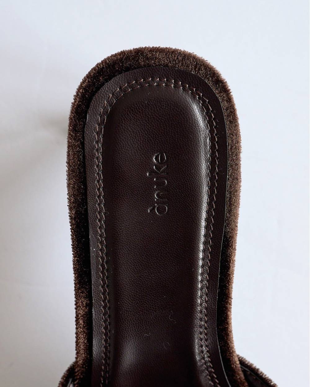 anuke(アンヌーク) Squaretoe Velour Mule | サウスオレンジ｜メンズ