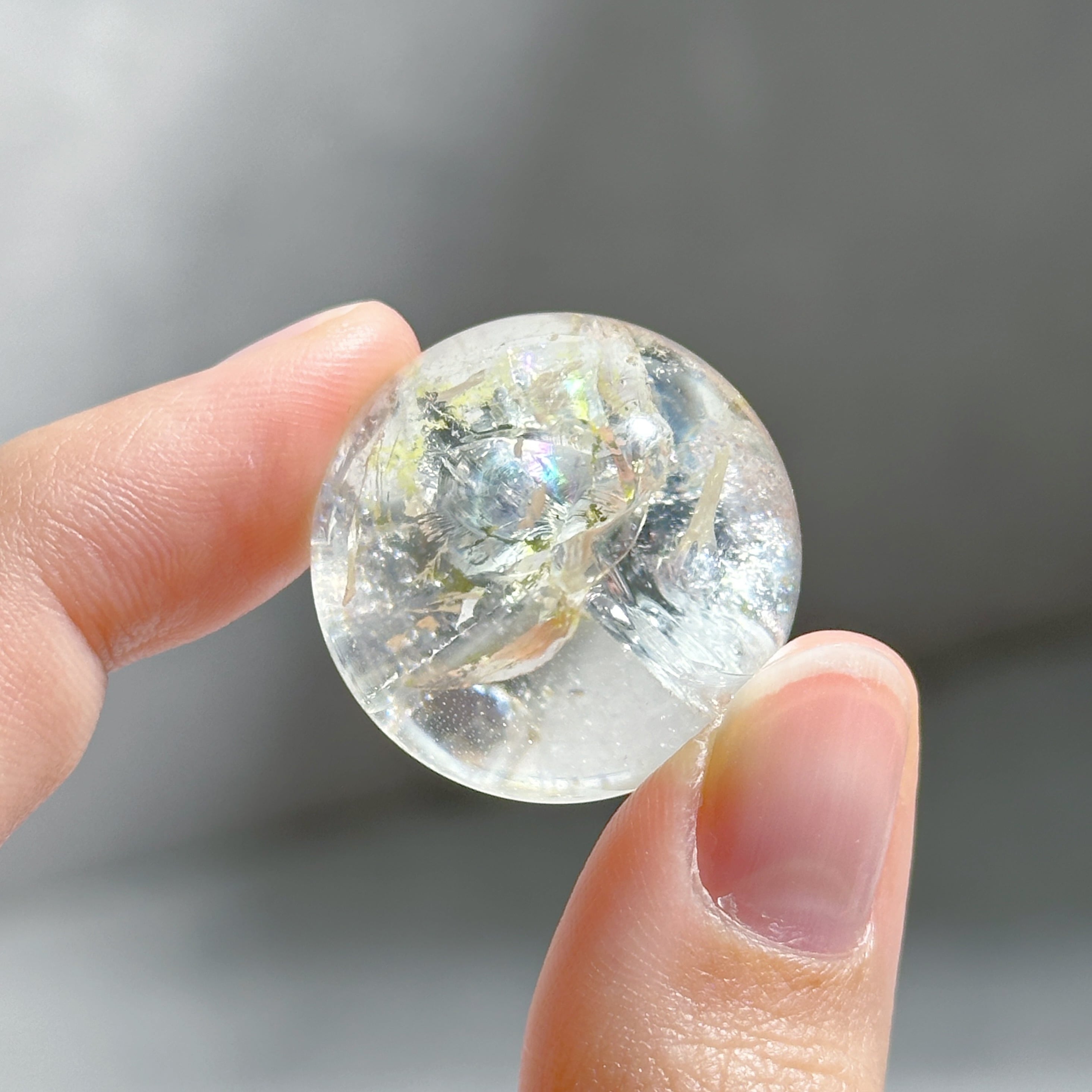 （大）虹クリアクオーツ　ヒマラヤ産　天然水晶　スフィア　天然クラック66.7mm 透明感・虹◎クリア(クラック)クォーツ スフィア11 ◇ clear
