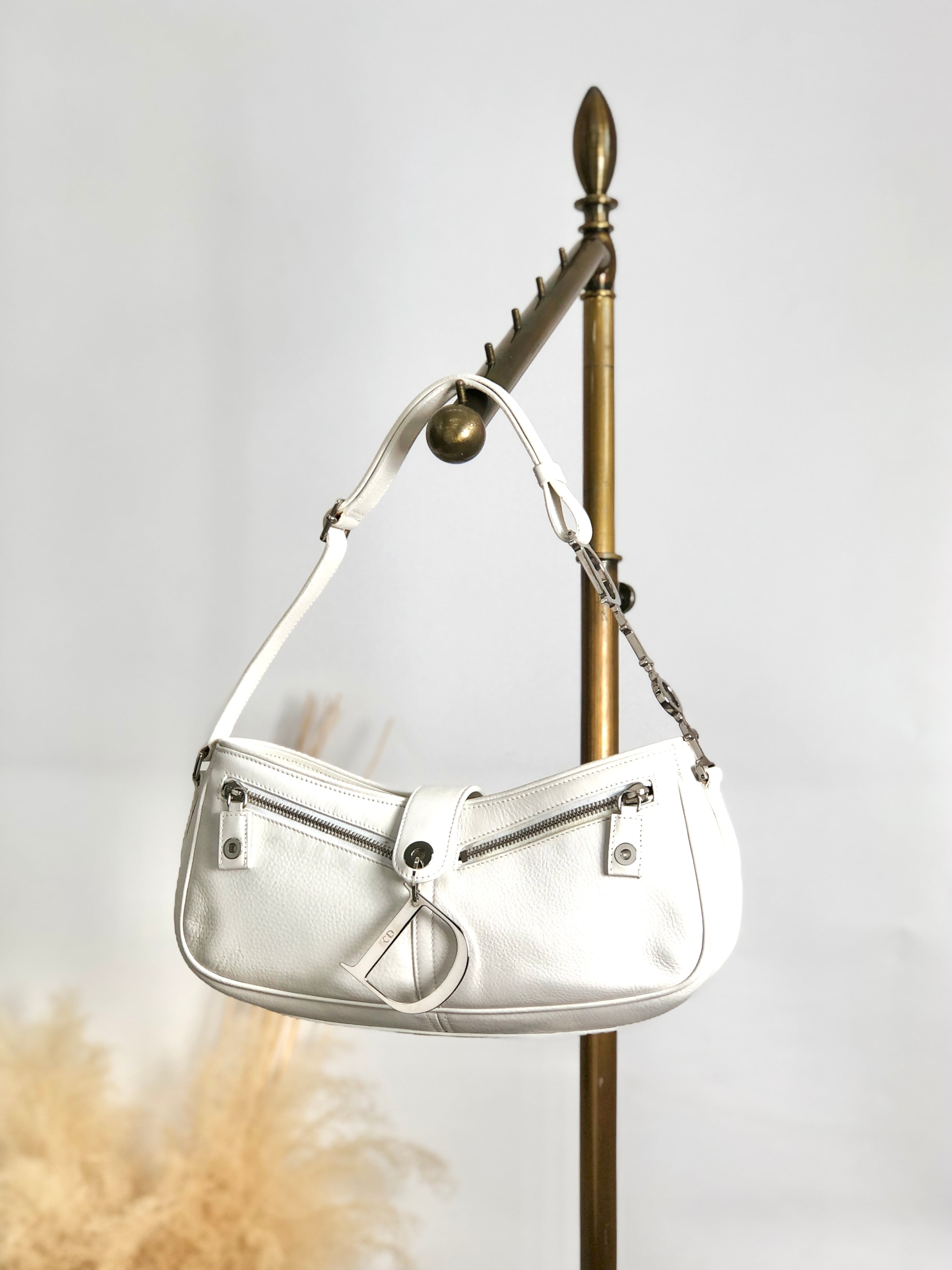 レア♡Diorヴィンテージ白レザーバッグ 丸型ハンドル Christian Dior クリスチャン ディオール ショルダーバッグ ホワイト D