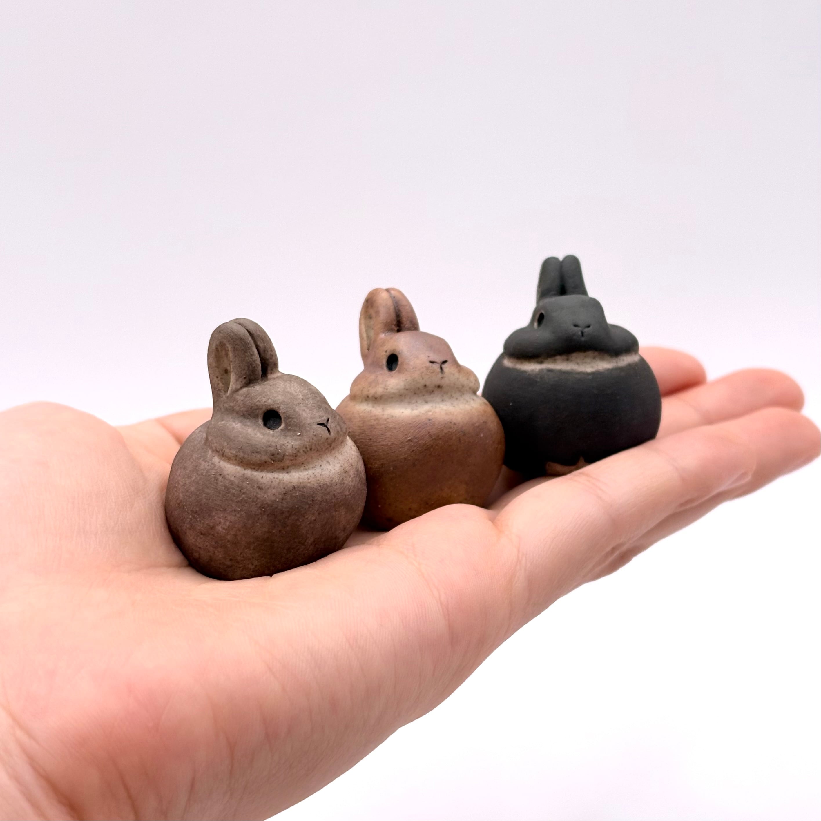 作家　陶芸作家　人気作家　ミニオーバル　立体くま　うさぎ　象　とら　工芸品 11日追加】らふうさ(れぎゅらー) 手作り陶器のちいさなうさぎ | や