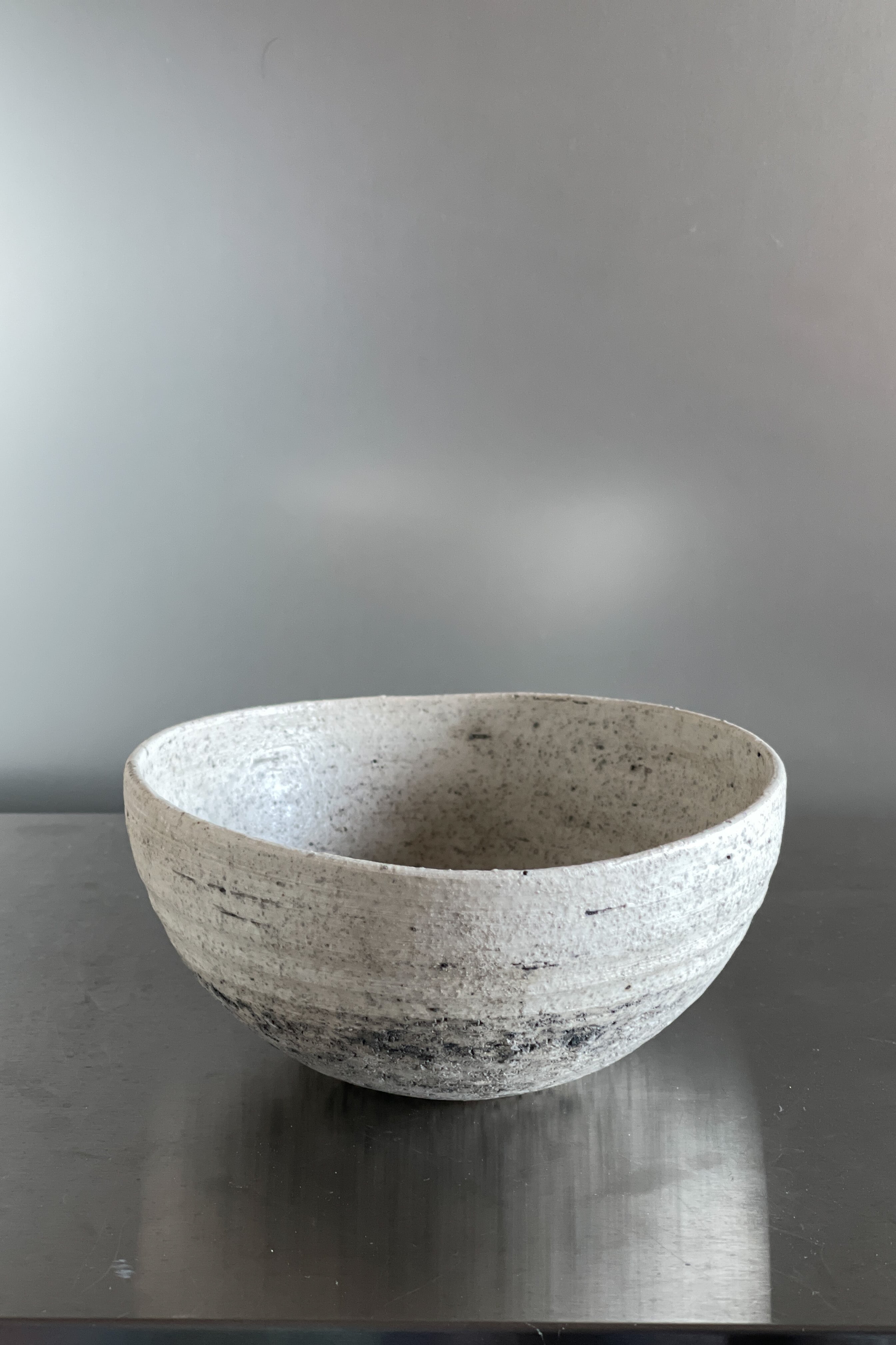 荒磁たわみ鉢 陶芸家 田中信彦作品 tn2310_01 | web-shop MITATE 荒磁たわみ鉢 陶芸家 田中信彦作品 tn2310_01 | web-shop MITATE