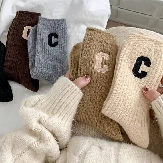 ワンポイント な 刺繍ロゴ が 可愛い 5足セット ソックス 靴下 ミディアム丈 カジュアル レトロ 韓国っぽ 学生 おしゃれ Lamitte Deco トレンド 韓国ファッション ショップ Base店