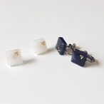 ワンポイント輝く スクエアピアス／イヤリング｜ホワイト｜サムネイル1