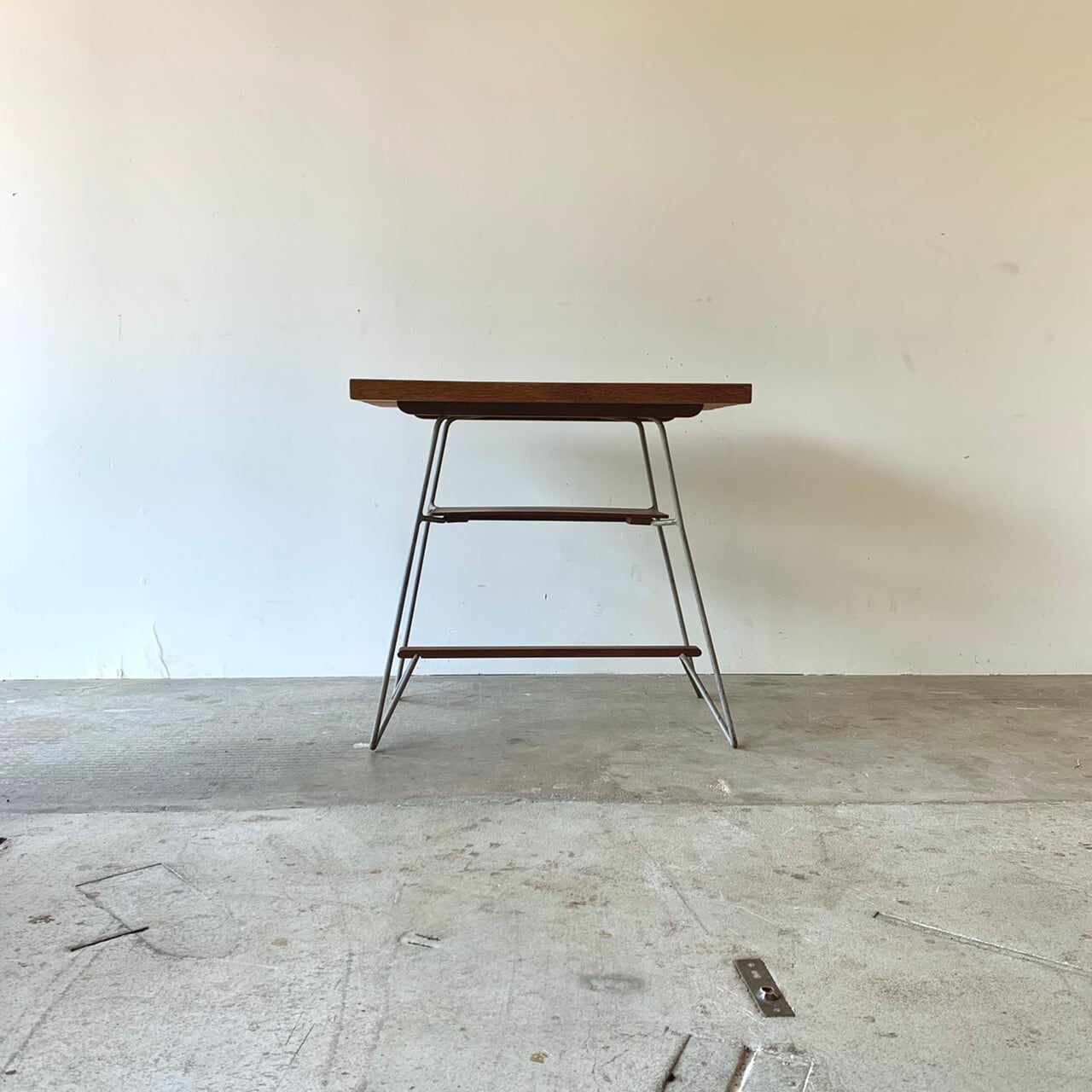 鉄脚のテーブル　サイドテーブル　古家具　0492