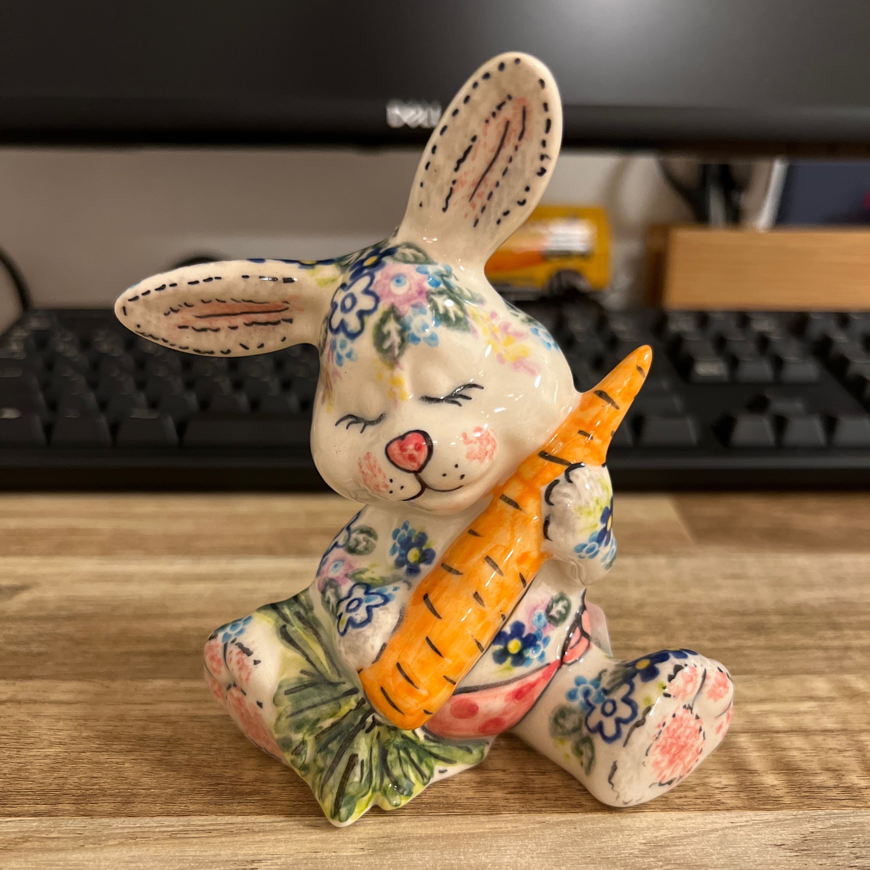 ポーリッシュポタリー「ウサギとニンジン」 VENA社