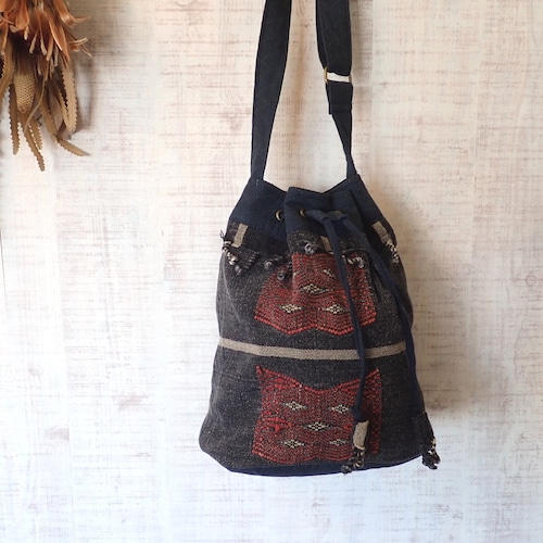 チェンマイ　ナガ族刺繍の２WAYバッグ
