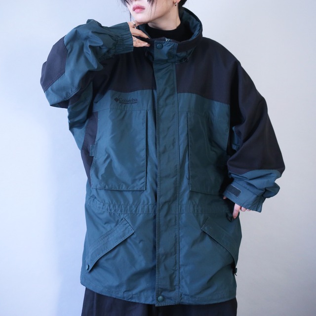 "Columbia" black × green good bi-color over silhouette mountain jacket