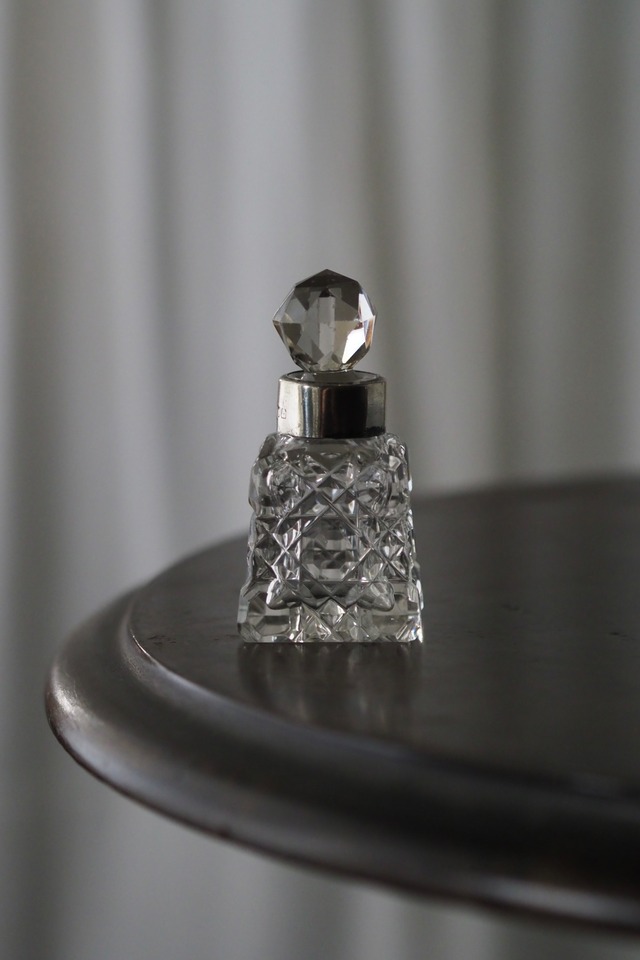 きらり、カットガラスの香水瓶 No.2-antique glass perfume bottle