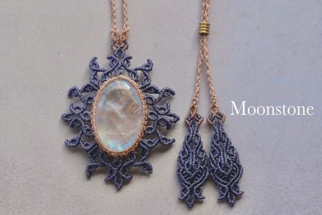 [Moonstone] pendant -Lotus-