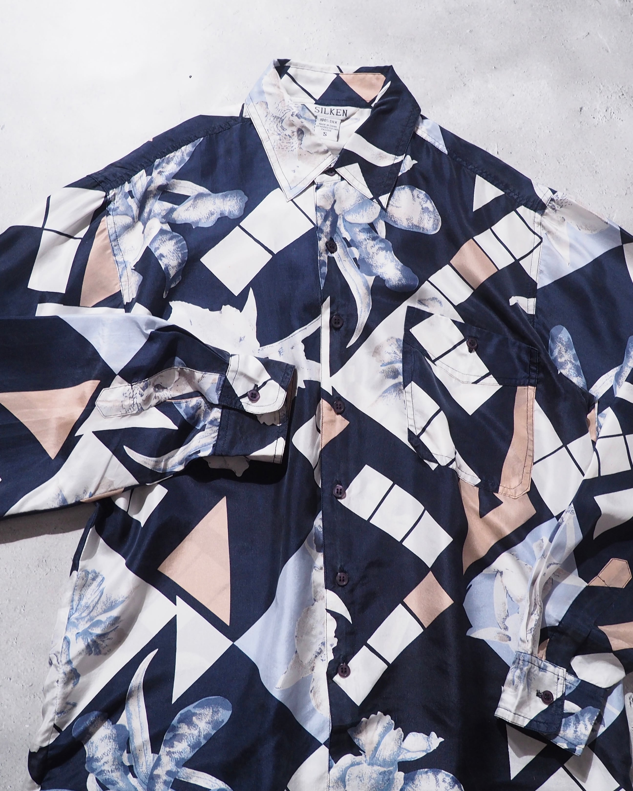 1990s ” 白華 ” Bautiful Flower Full pattern vintage Drape silk shirt