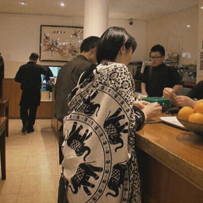 スプリングサマースカーフ ロング 春物 夏物 ビーチ シルク ブラック・アイド・ピーズ14857232404