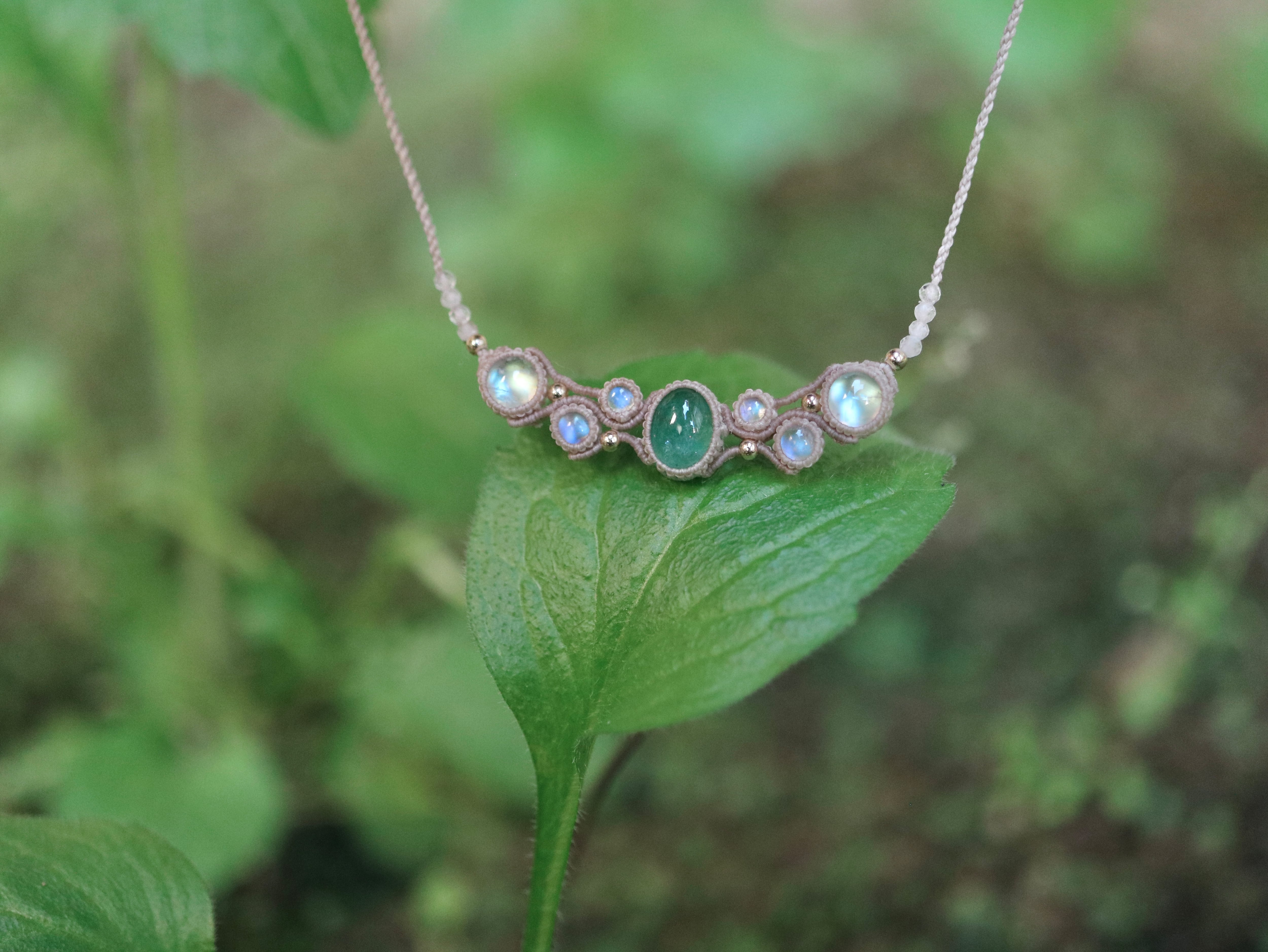 エメラルド × レインボームーンストーン ネックレス