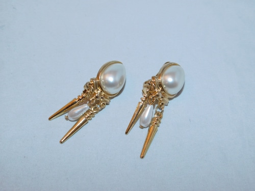金色にパールのイヤリング(ビンテージ) pearl color vintage earrings