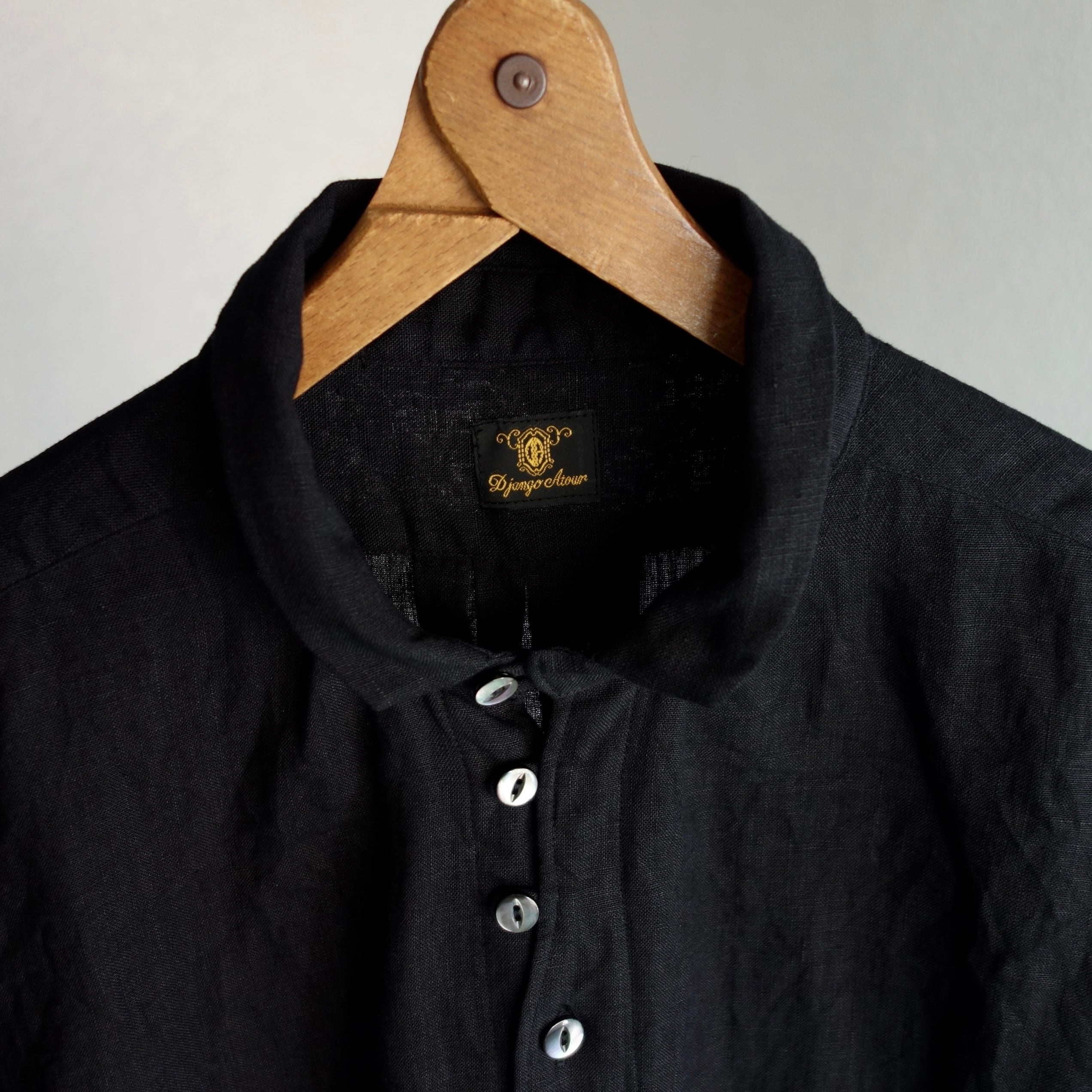 french maquignon smallcollar linen shirt / black