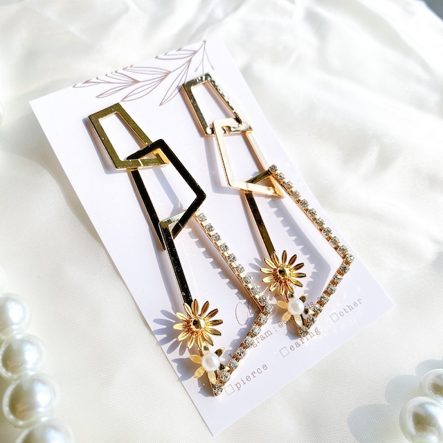 ◇D-9 変形スクエア3連ピアス