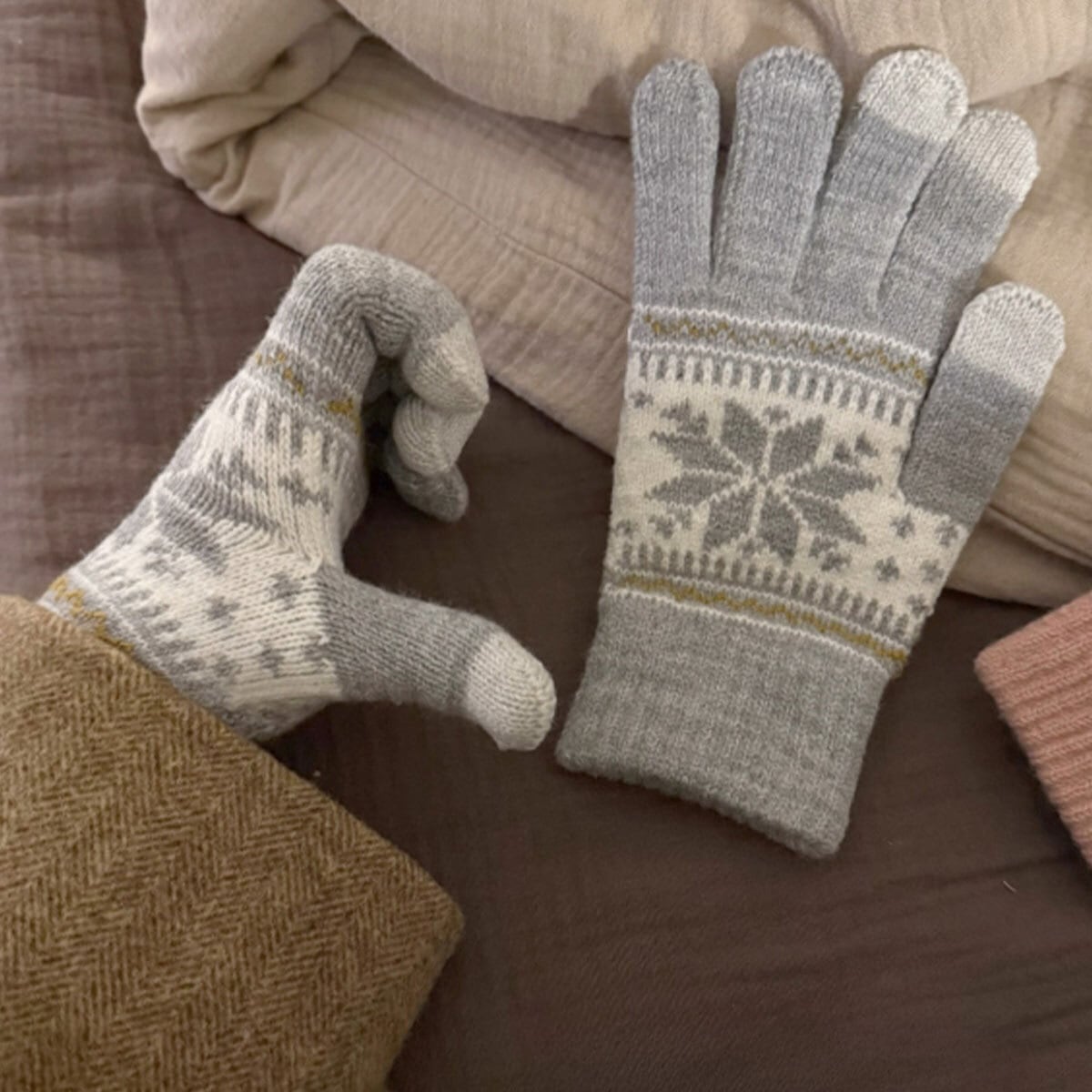 ノルディック柄 スマホ対応 手袋 レディース 秋冬 北欧風 グローブ おしゃれ 大人 かわいい きれいめ カジュアル タッチパネル対応 防寒 保温 冷え対策 通勤 通学 学生 大人可愛い 大人女子