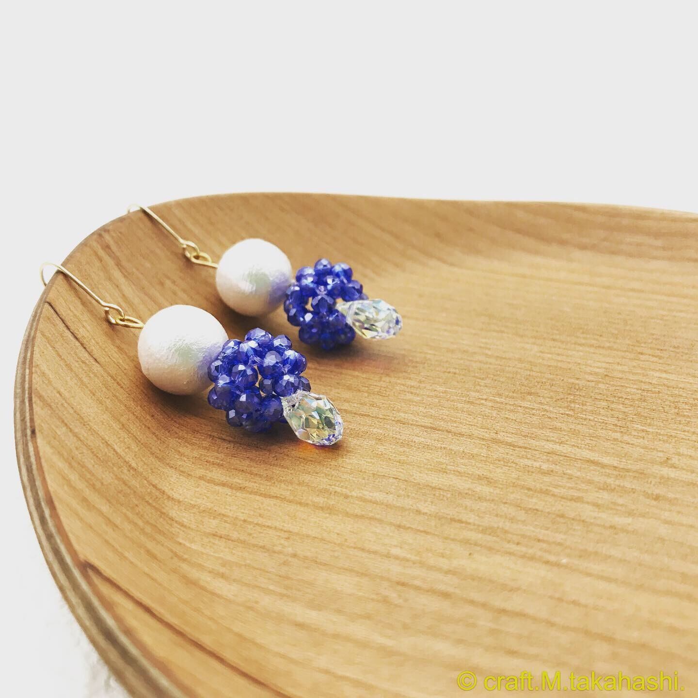 0046:サファイアブルーとスワロフスキー・コットンパールの贅沢ピアス