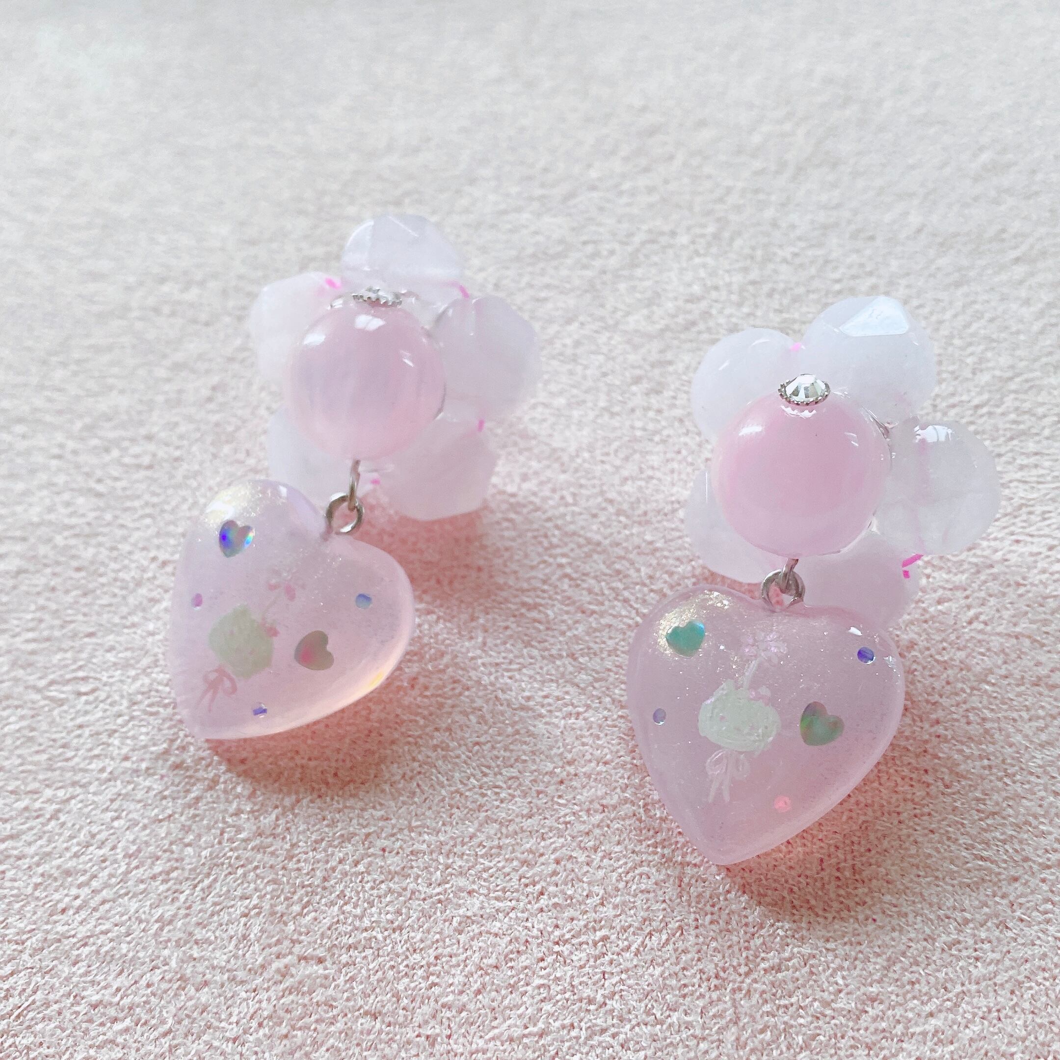 My Little Kittie ꙳ 天然石×handpaint 耳飾り (ピンク系)