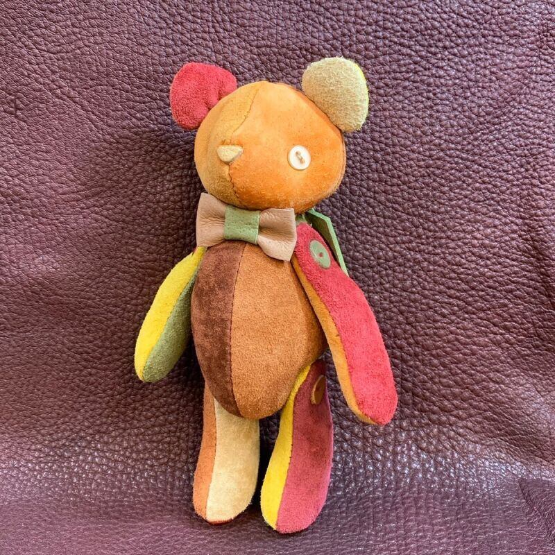 ピッグスウェードベルベア★端革を使ってアップサイクル「ベルズベア」写真の1点販売です　淡い色合い秋のカラフル系