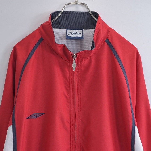 90～00s umbro アンブロ ロゴ刺繍 切替デザイン ナイロンジャケット ヴィンテージ トラックジャケット スポーツ ビンテージ 古着 メンズXLサイズ