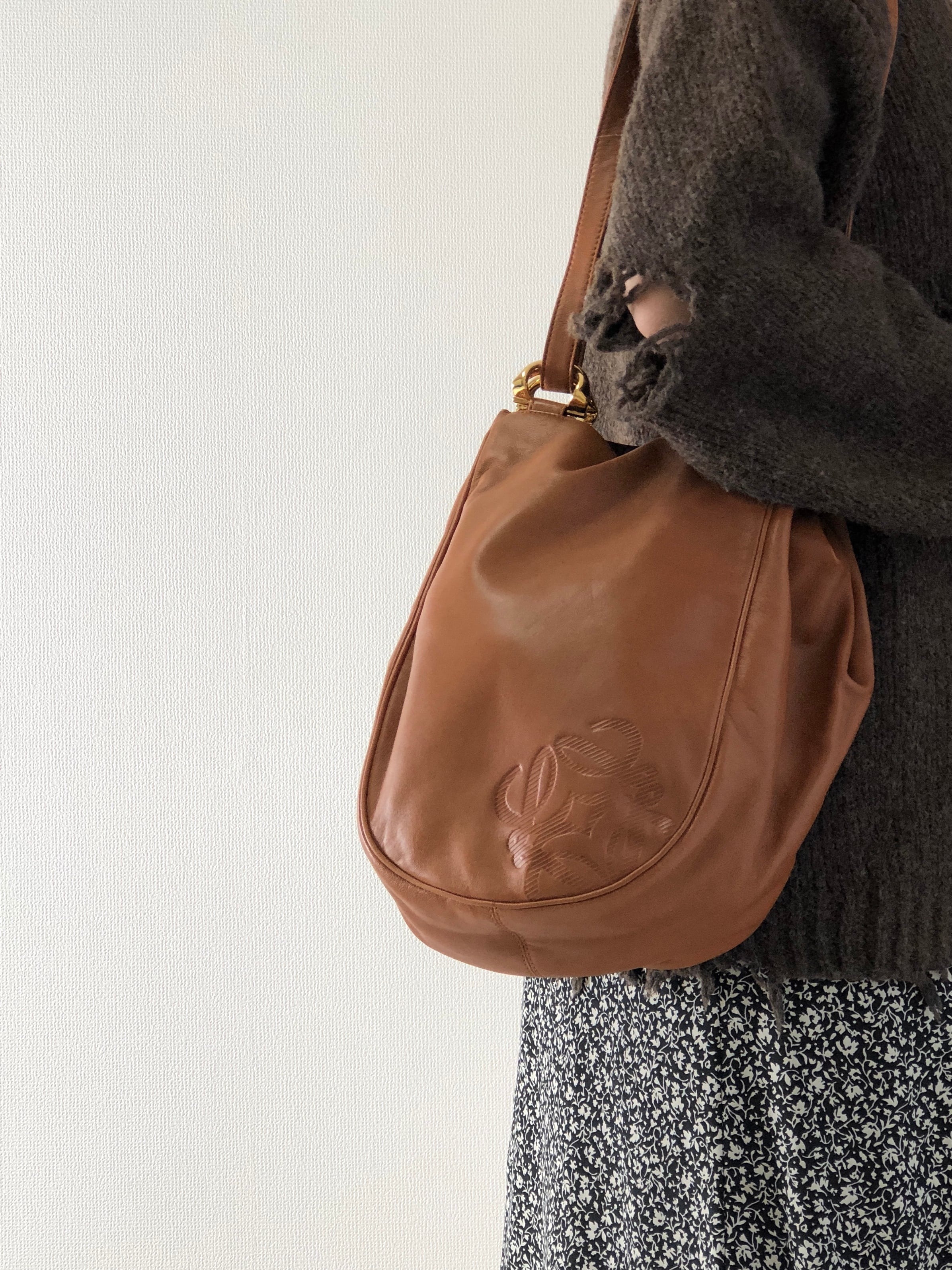 LOEWE ロエベ アナグラム レザー 巾着 ショルダーバッグ LOEWE ロエベ アナグラム レザー 巾着 ショルダーバッグ
