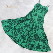 フラダンス 衣装 ワンピース ドレス グリーン系 キャミソールワンピース ワントーン モンステラ柄 ティアレ柄 シンプル かわいい 華やか 鮮やか 明るい 緑 ハワイアン アロハ ハワイアンプリント フラ ダンス レッスン 練習 パーティー ビーチウェア