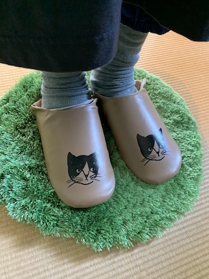 Matsuo Miyuki slipper cat_Poppy B