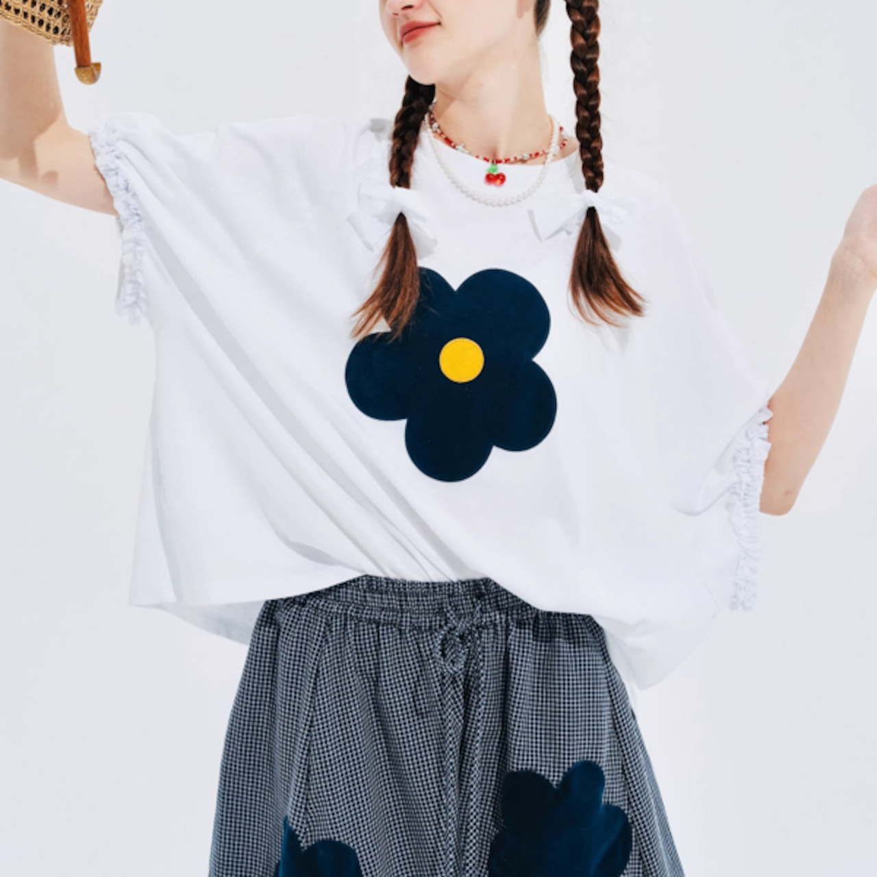花モチーフTシャツ｜フリル袖と遊ぶ夏の一枚 《i0709》
